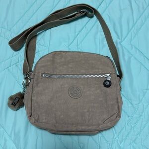 Kipling Tan small shoulder  bag.